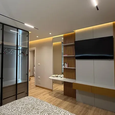 Luxury Spacious - *