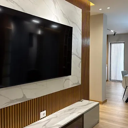 Luxury Spacious - * Tirana